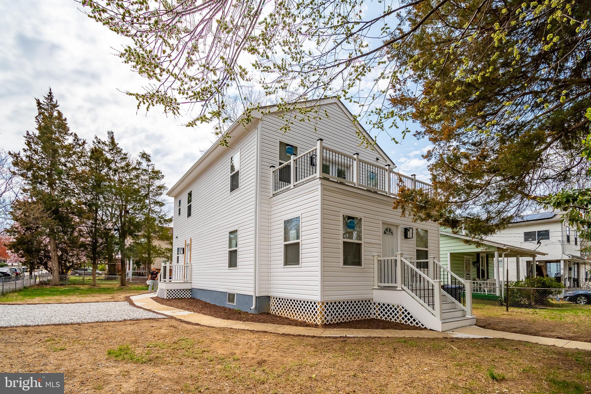 3127 G ST SE