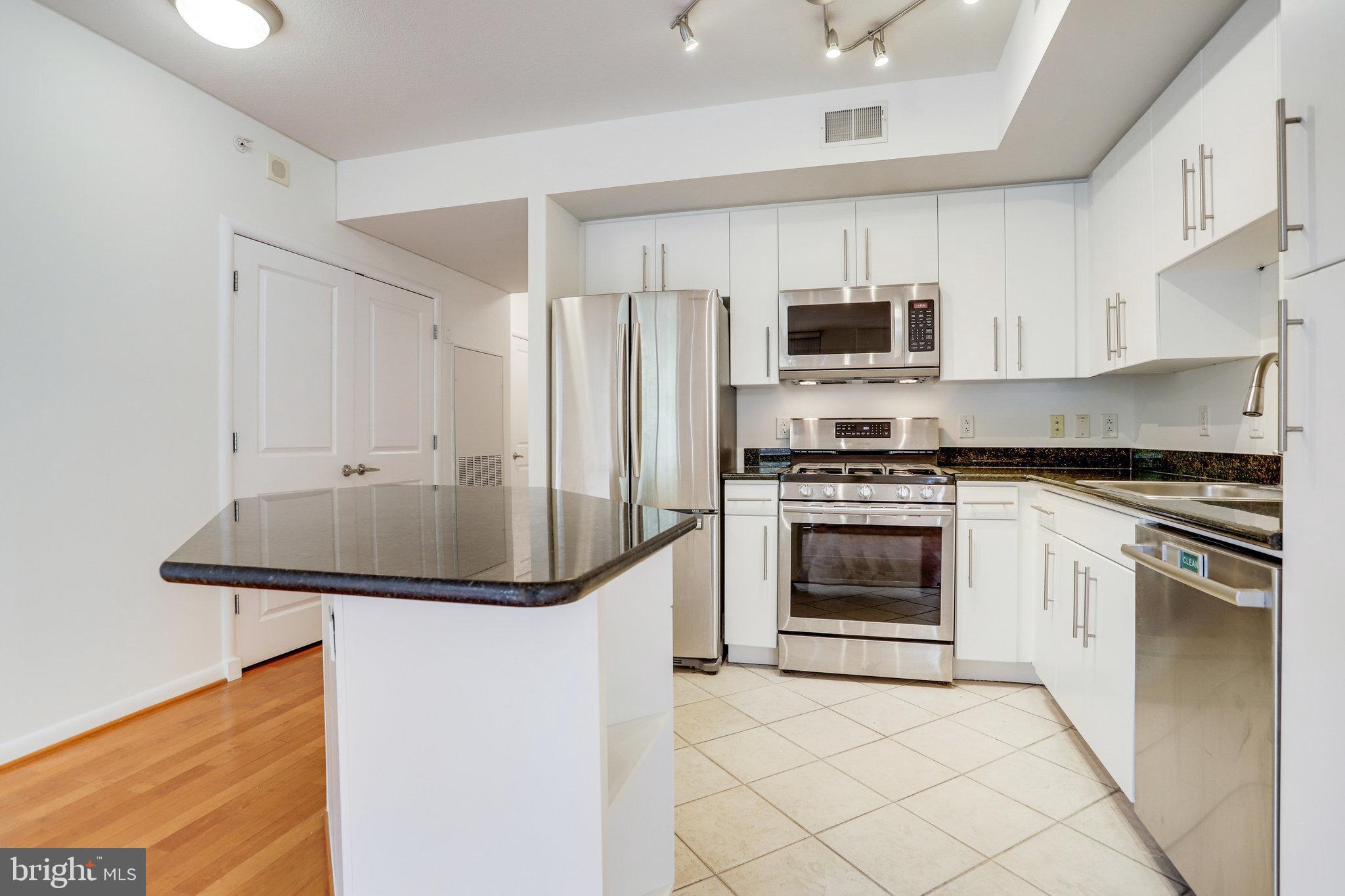 1021 N Garfield St #505