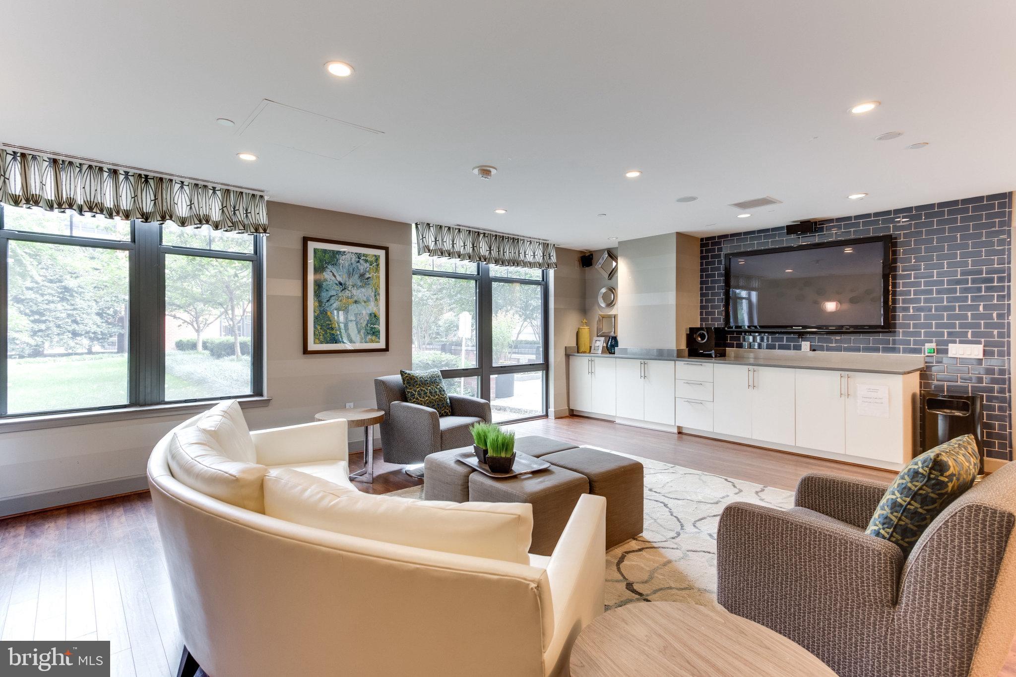 1021 N Garfield St #505