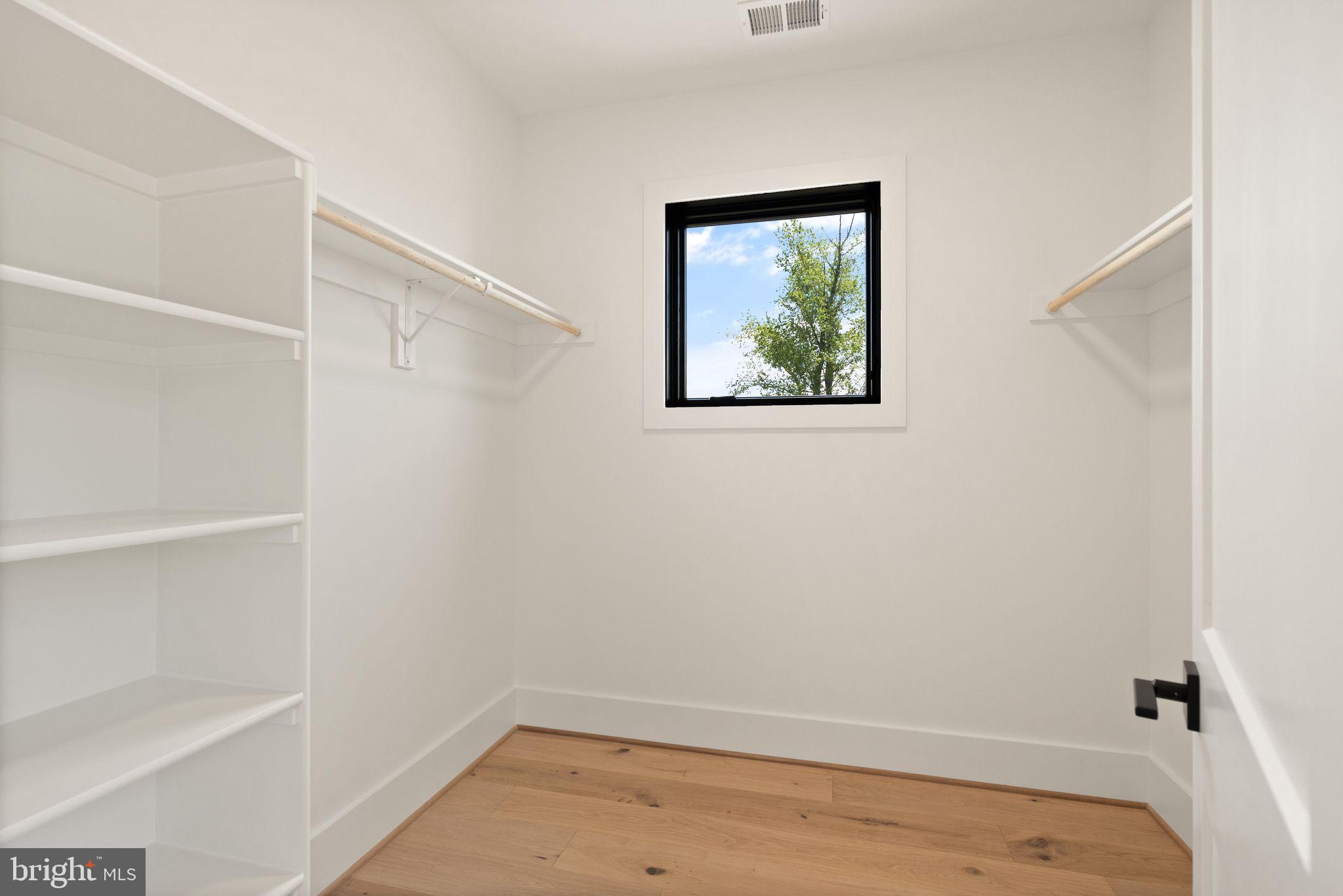 416 Windover AVENUE