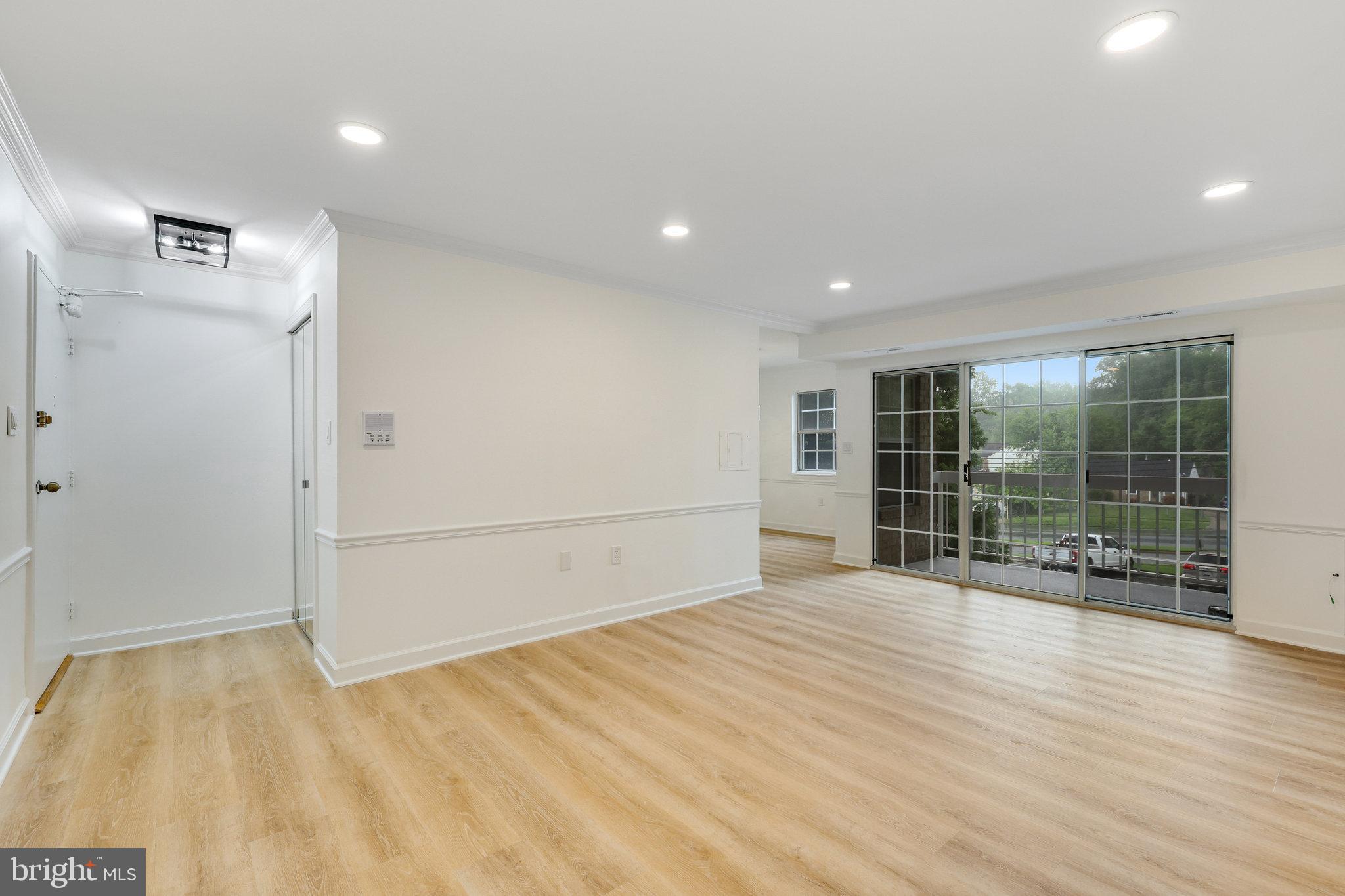 1952 Kennedy Dr #103