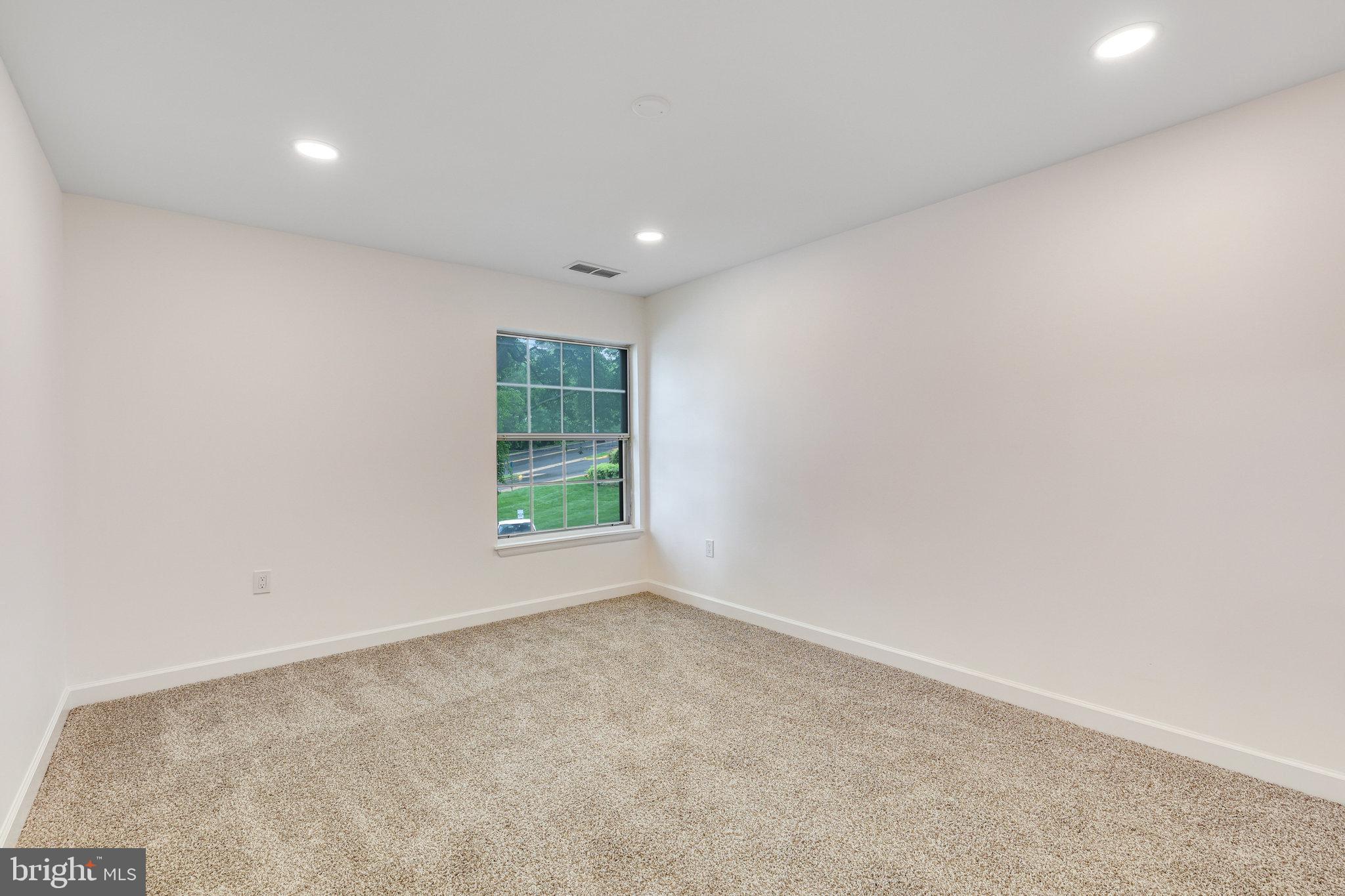 1952 Kennedy Dr #103