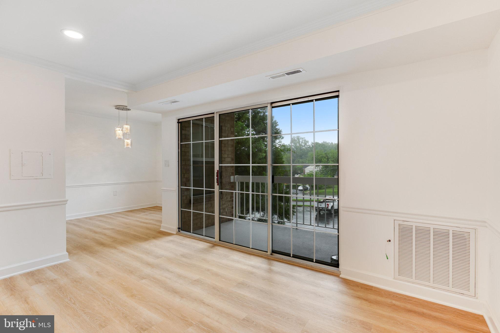 1952 Kennedy Dr #103