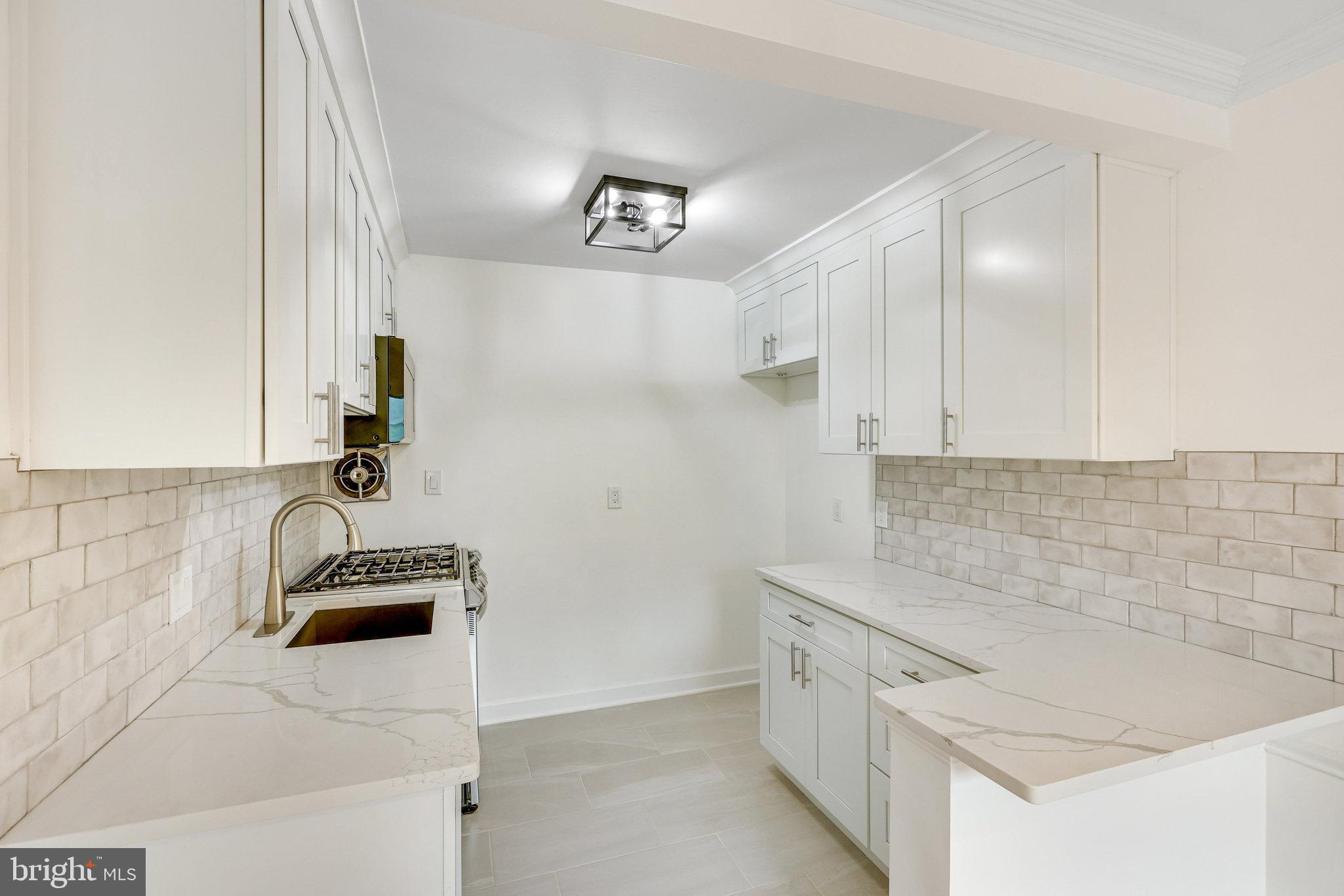 1952 Kennedy Dr #103