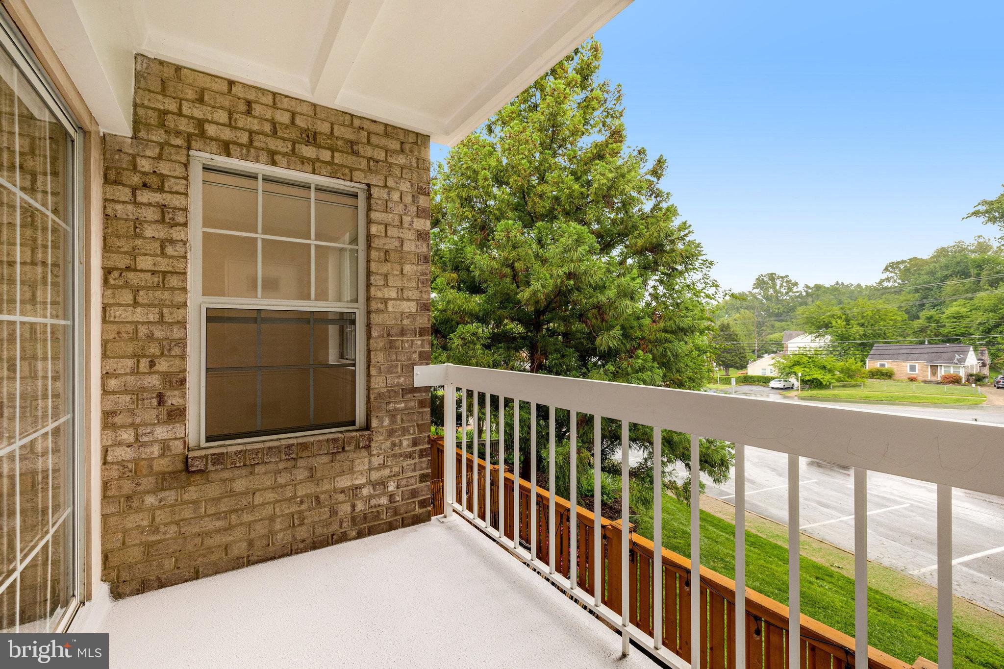1952 Kennedy Dr #103