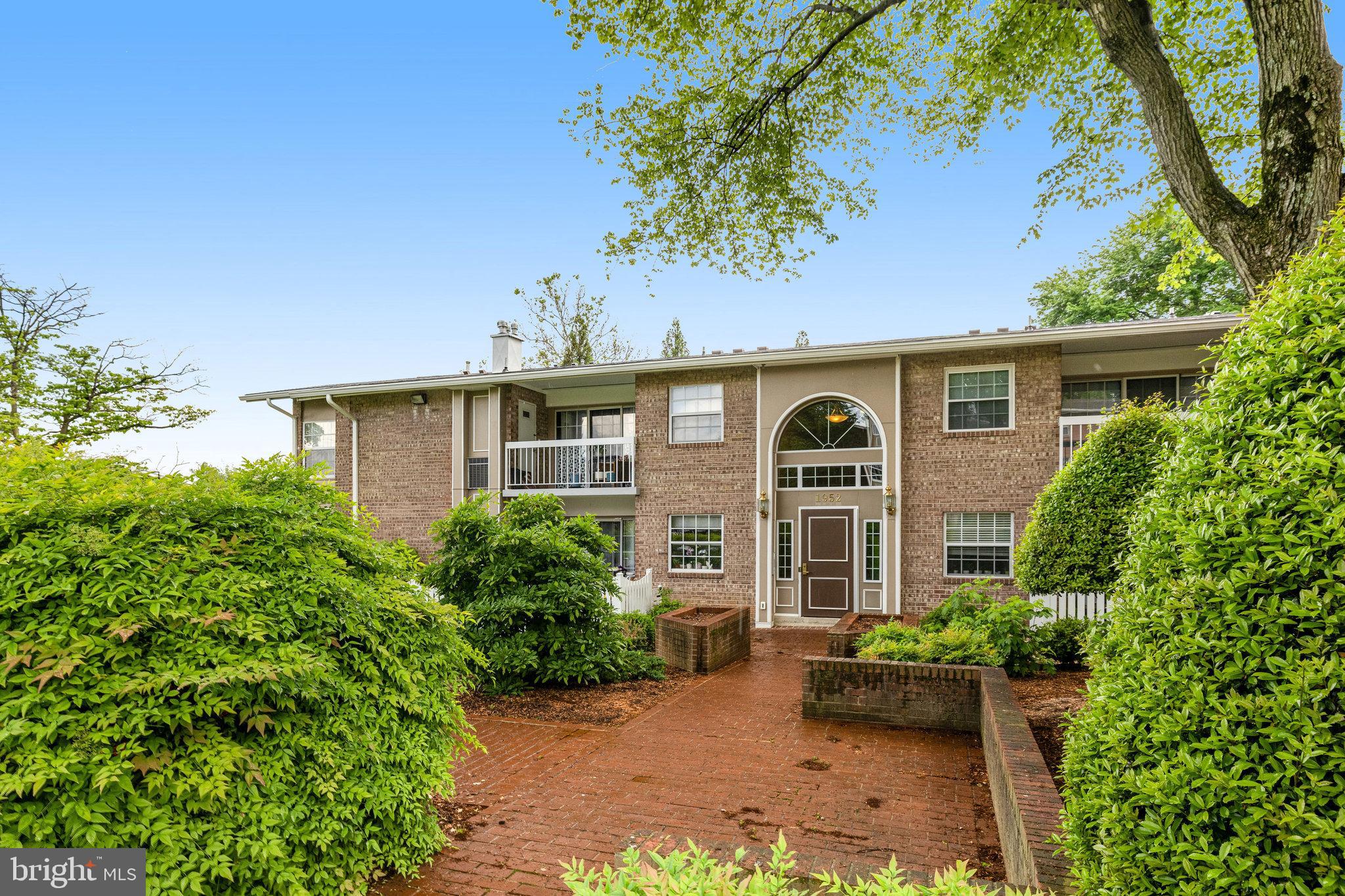 1952 Kennedy Dr #103