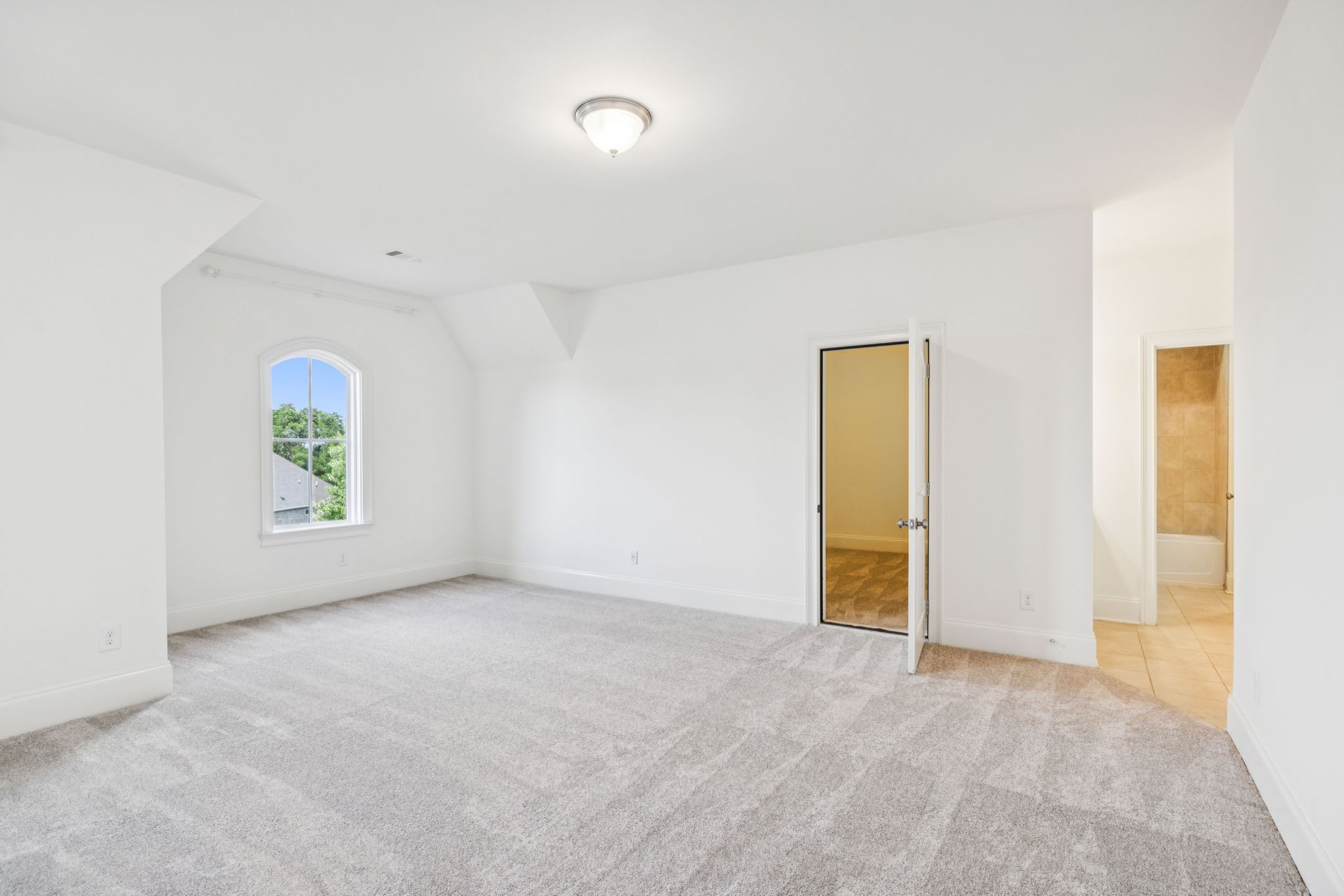 1841 Tiverton Pl
