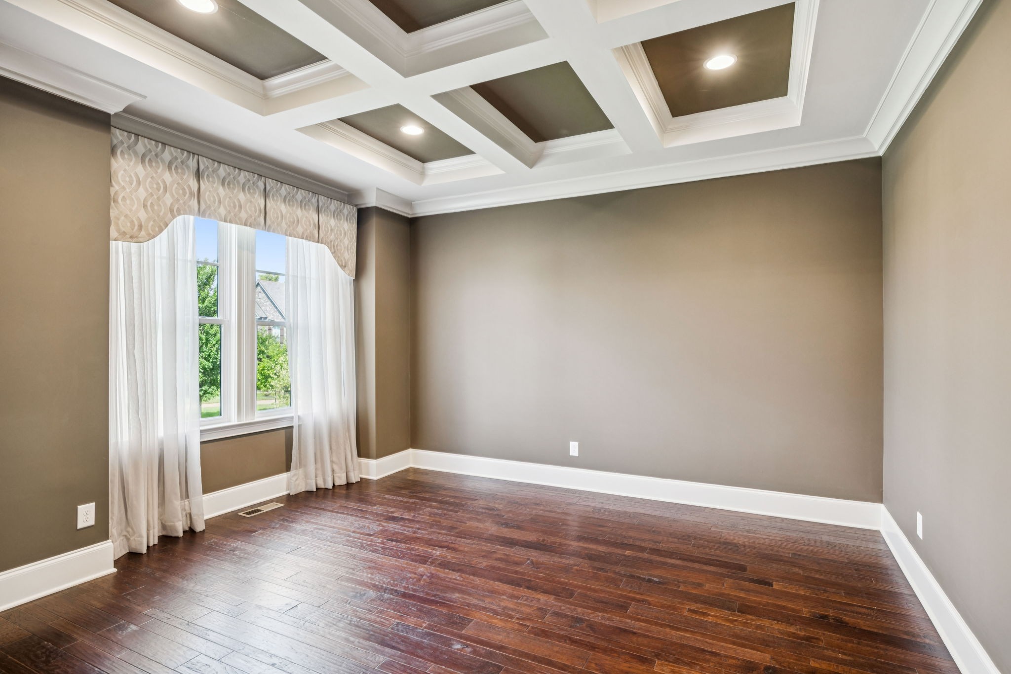 1841 Tiverton Pl