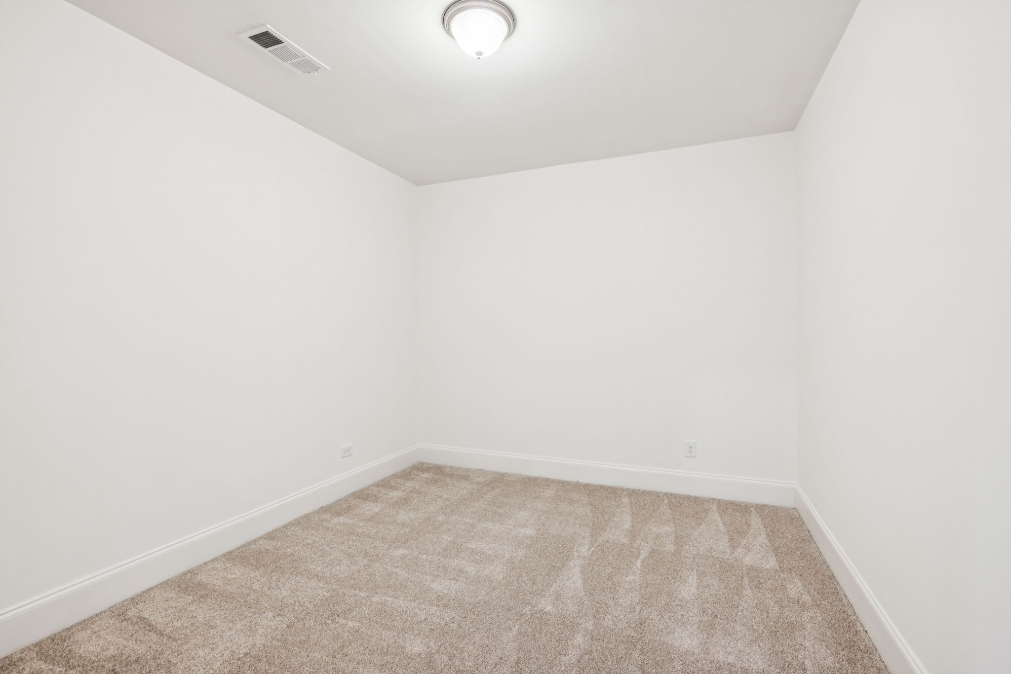 1841 Tiverton Pl