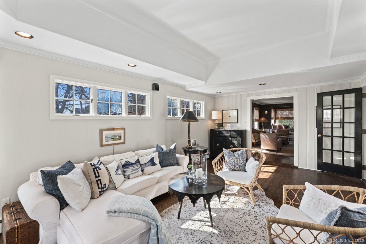 14 Knollwood Drive