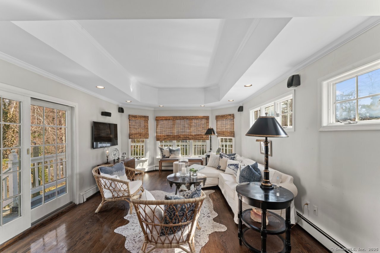 14 Knollwood Drive