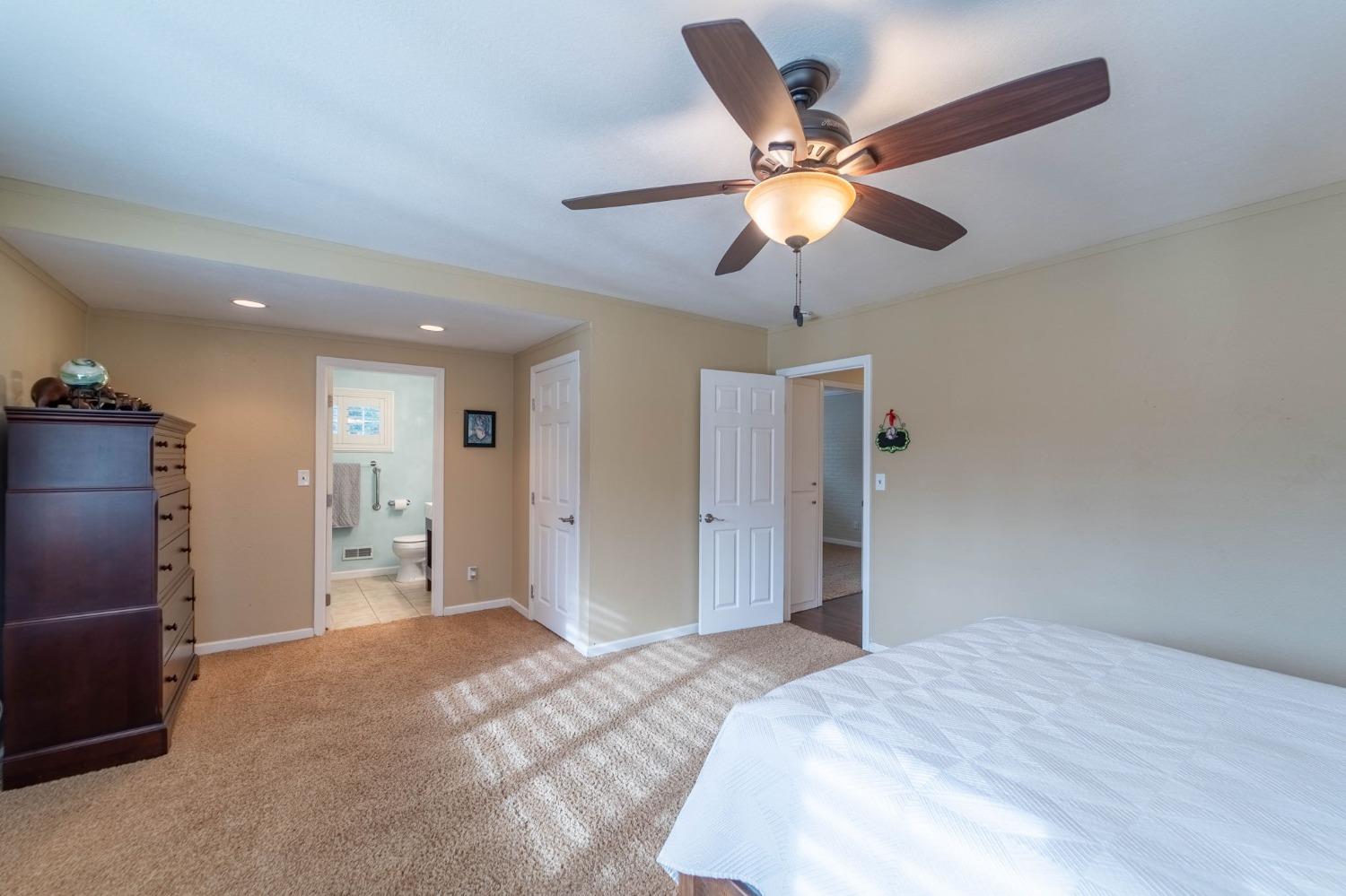 3037 Fredricksburg Way