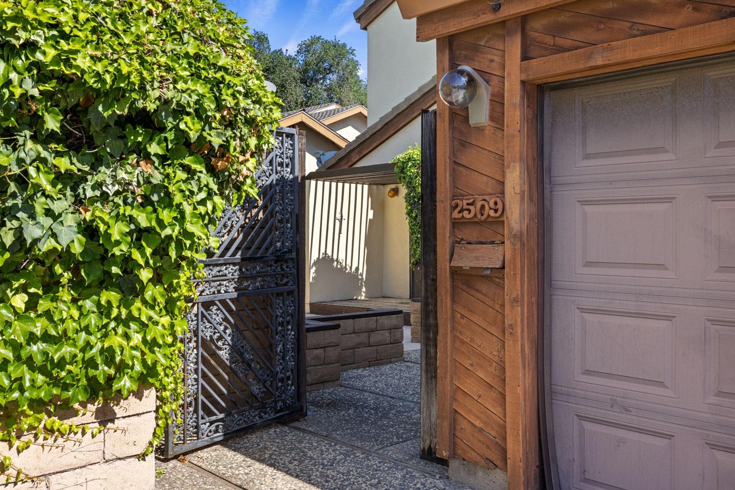 2509 Edgebrook Drive