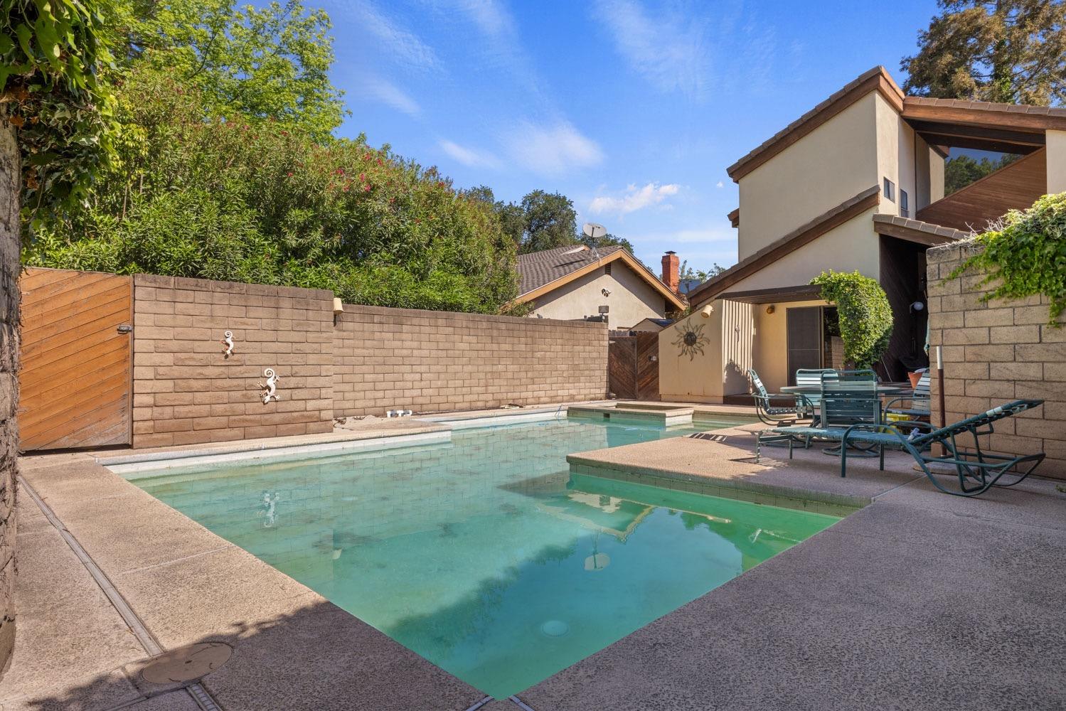 2509 Edgebrook Drive