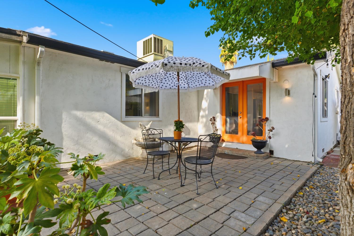 2225 Davis Way