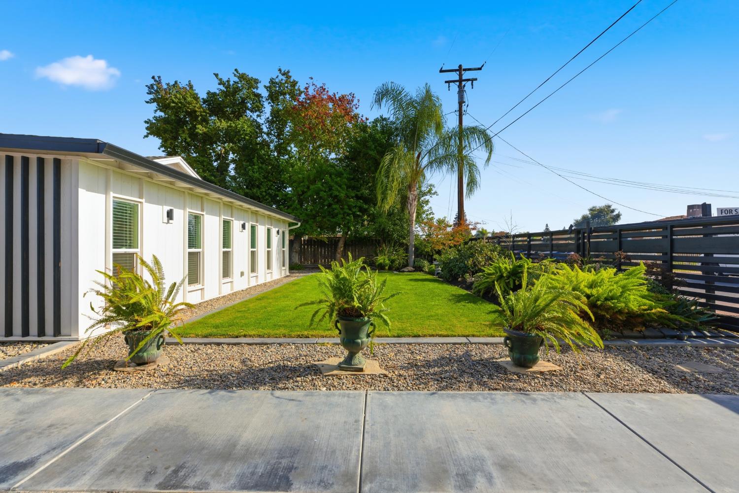 2225 Davis Way