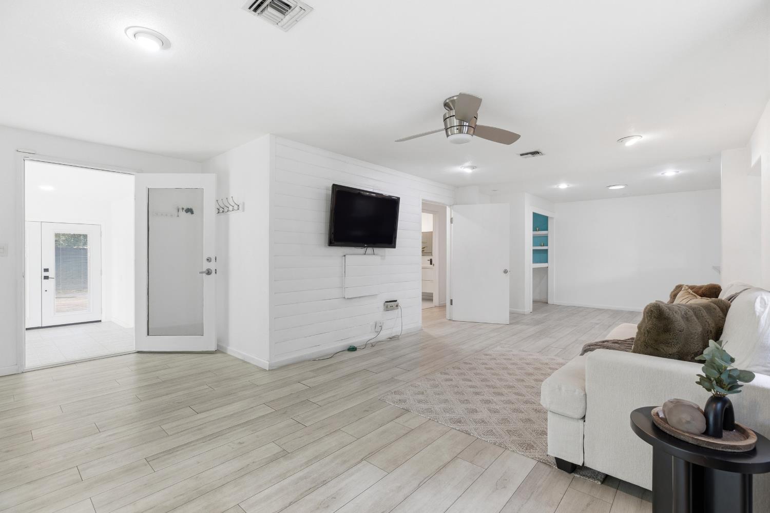 2225 Davis Way