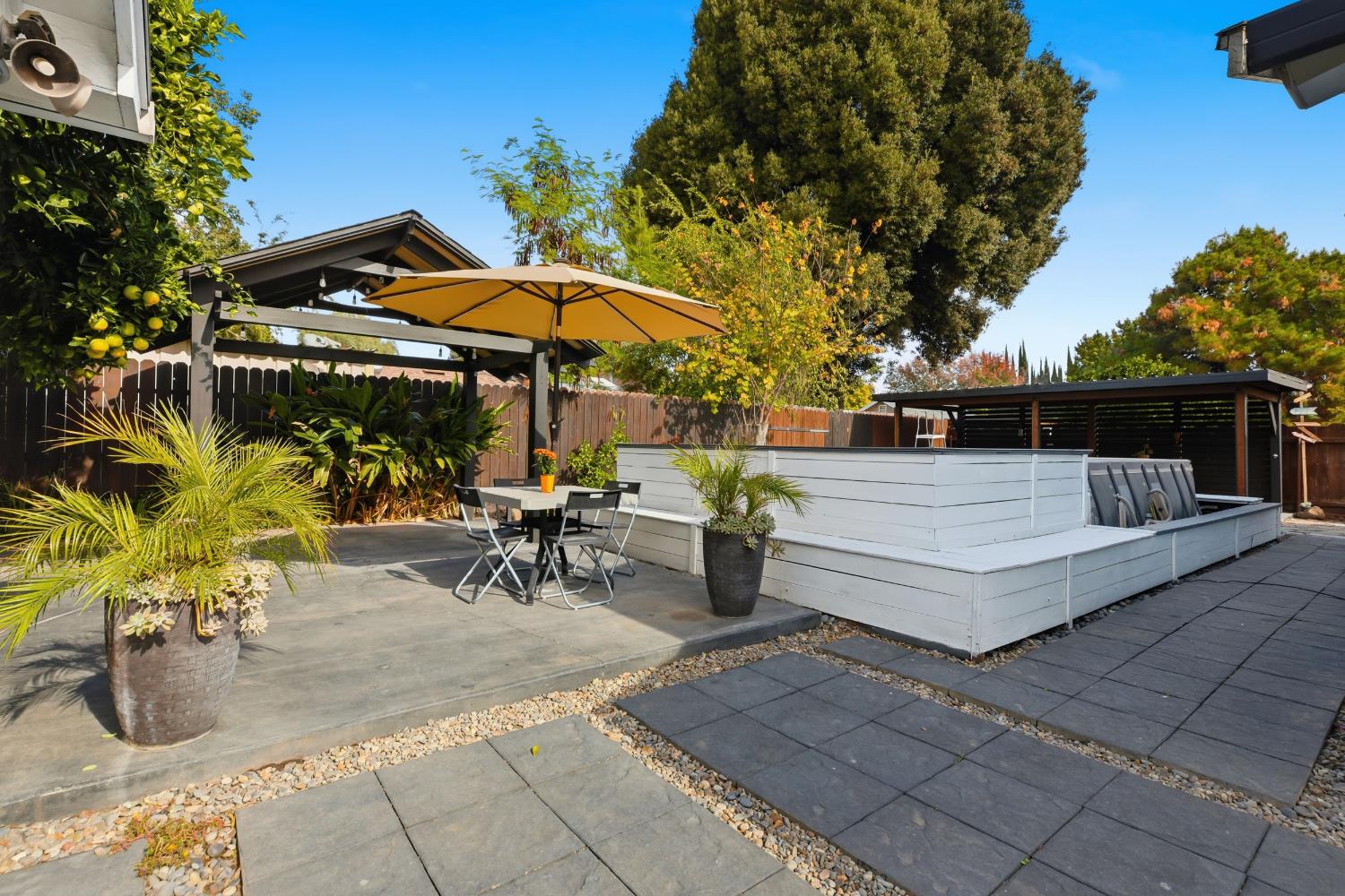 2225 Davis Way