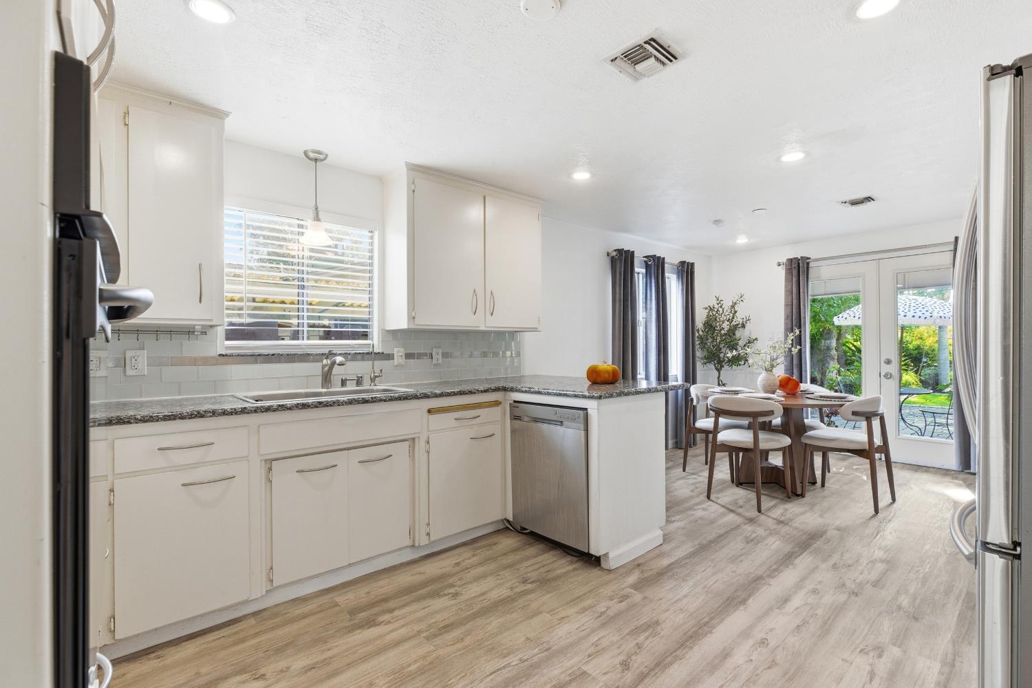 2225 Davis Way