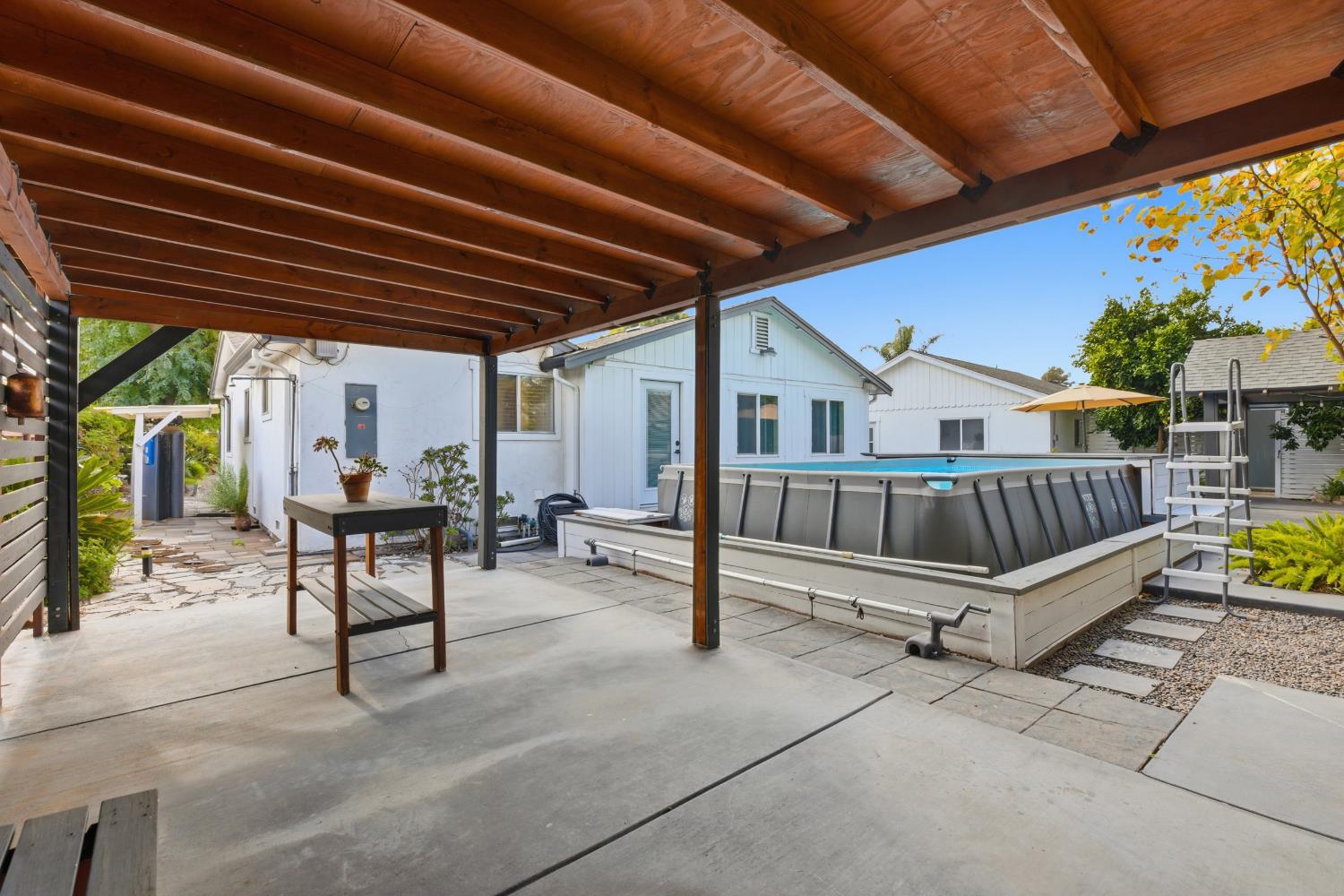 2225 Davis Way