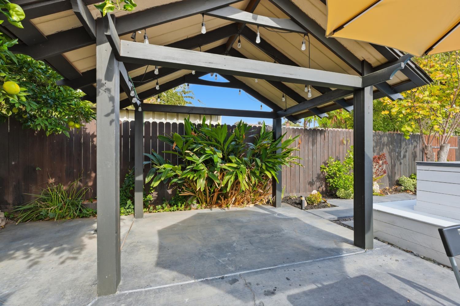 2225 Davis Way