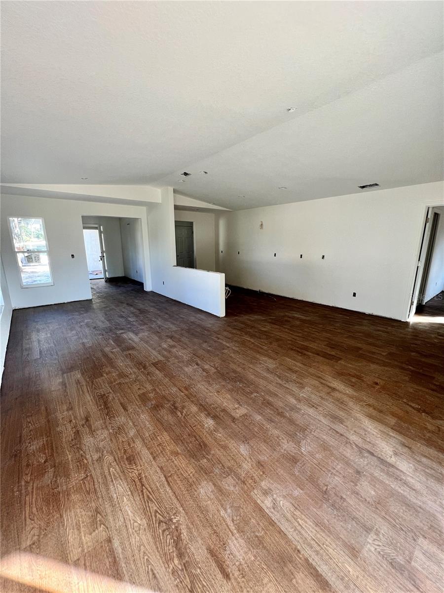 115 KNOLLWOOD DR
