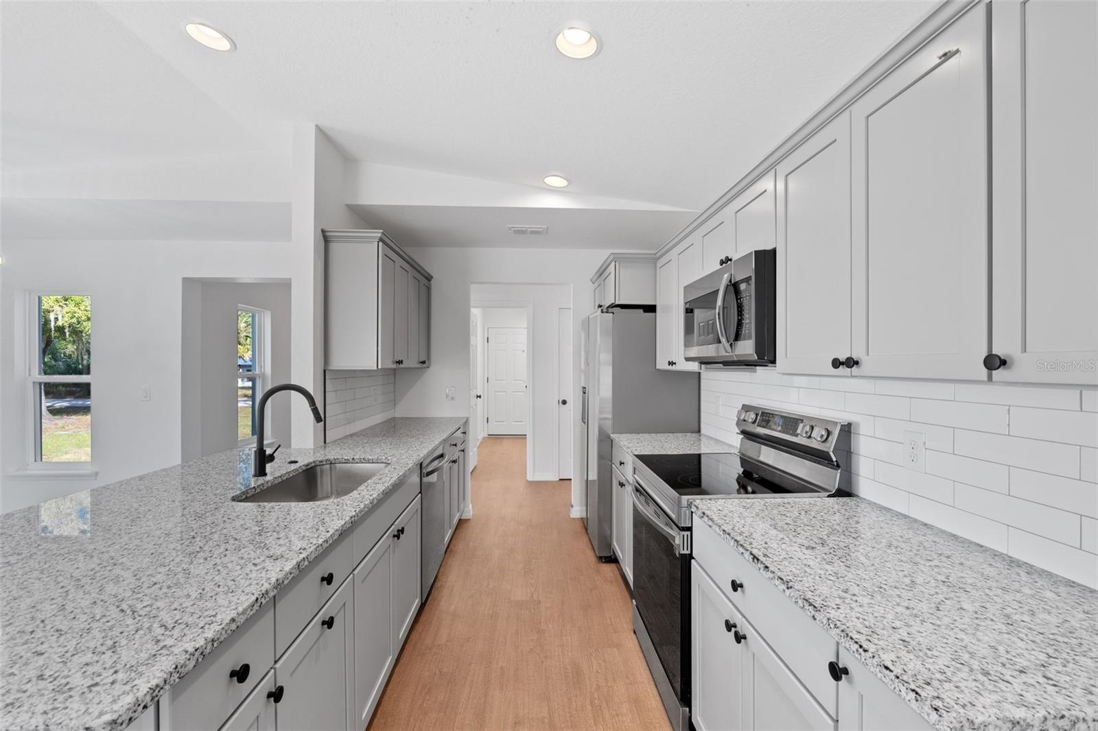 115 KNOLLWOOD DR