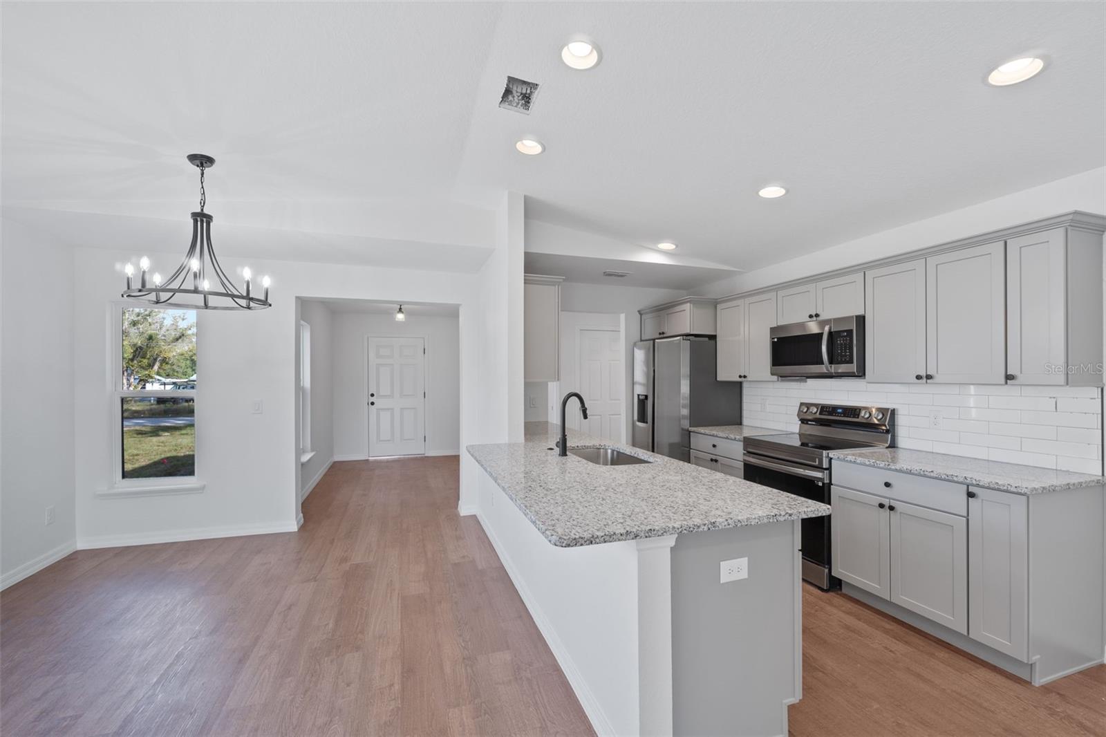 115 KNOLLWOOD DR