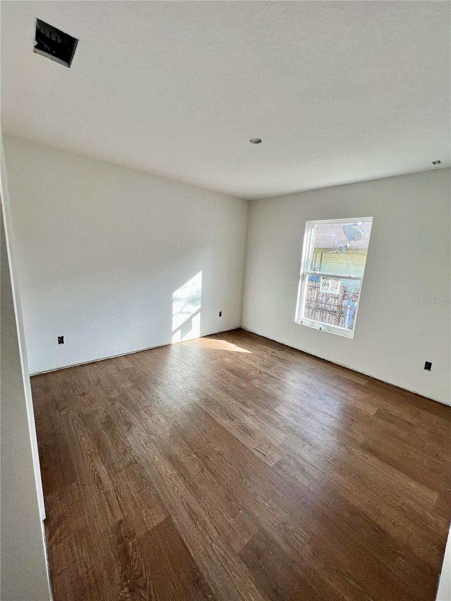 115 KNOLLWOOD DR