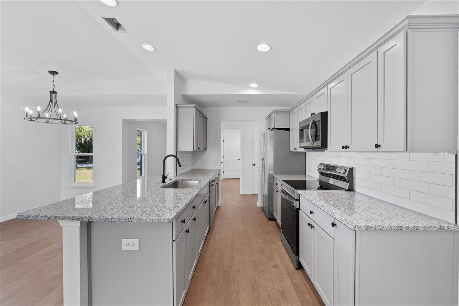 115 KNOLLWOOD DR