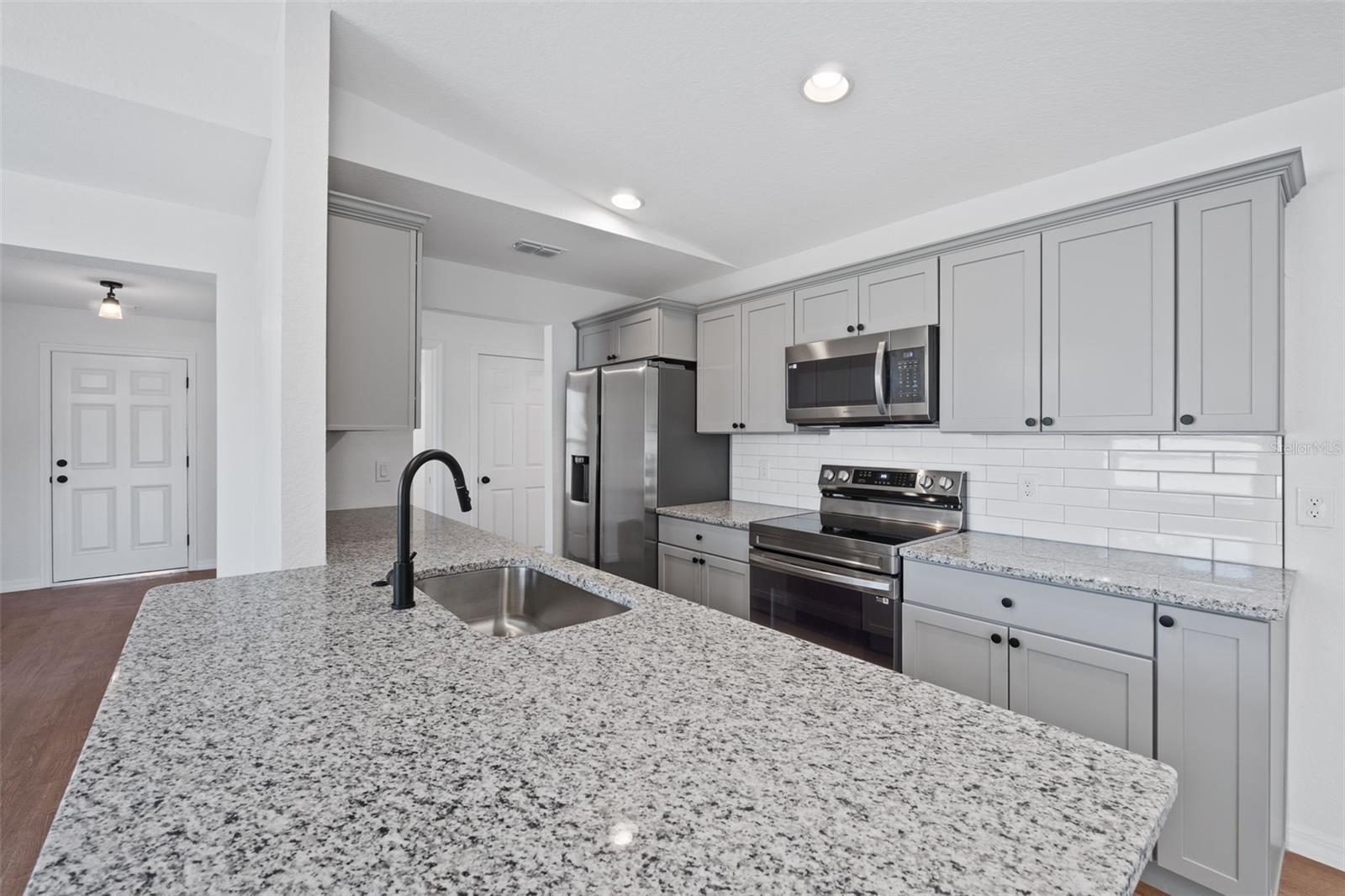 115 KNOLLWOOD DR