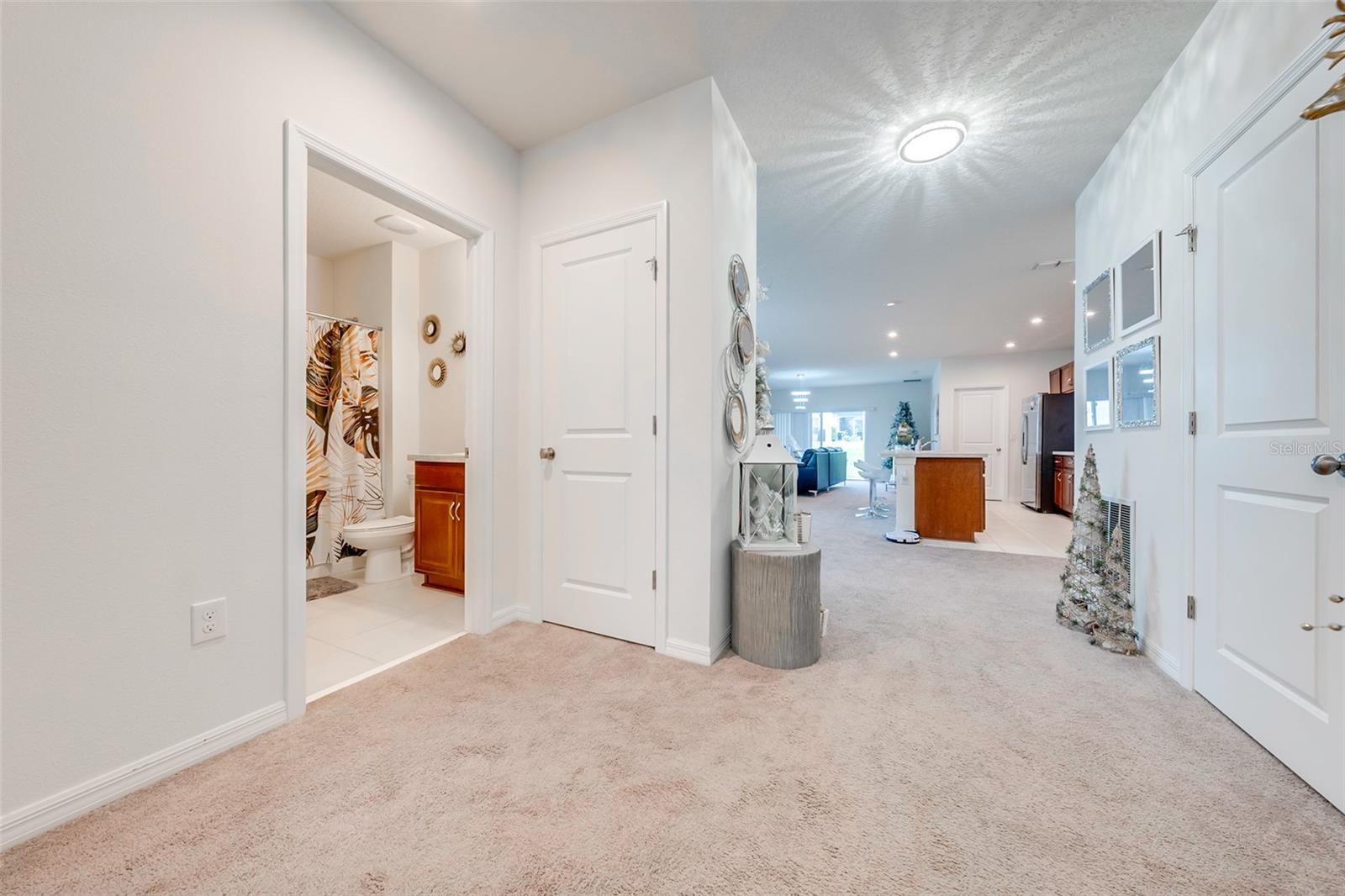 136 HAMLET LOOP