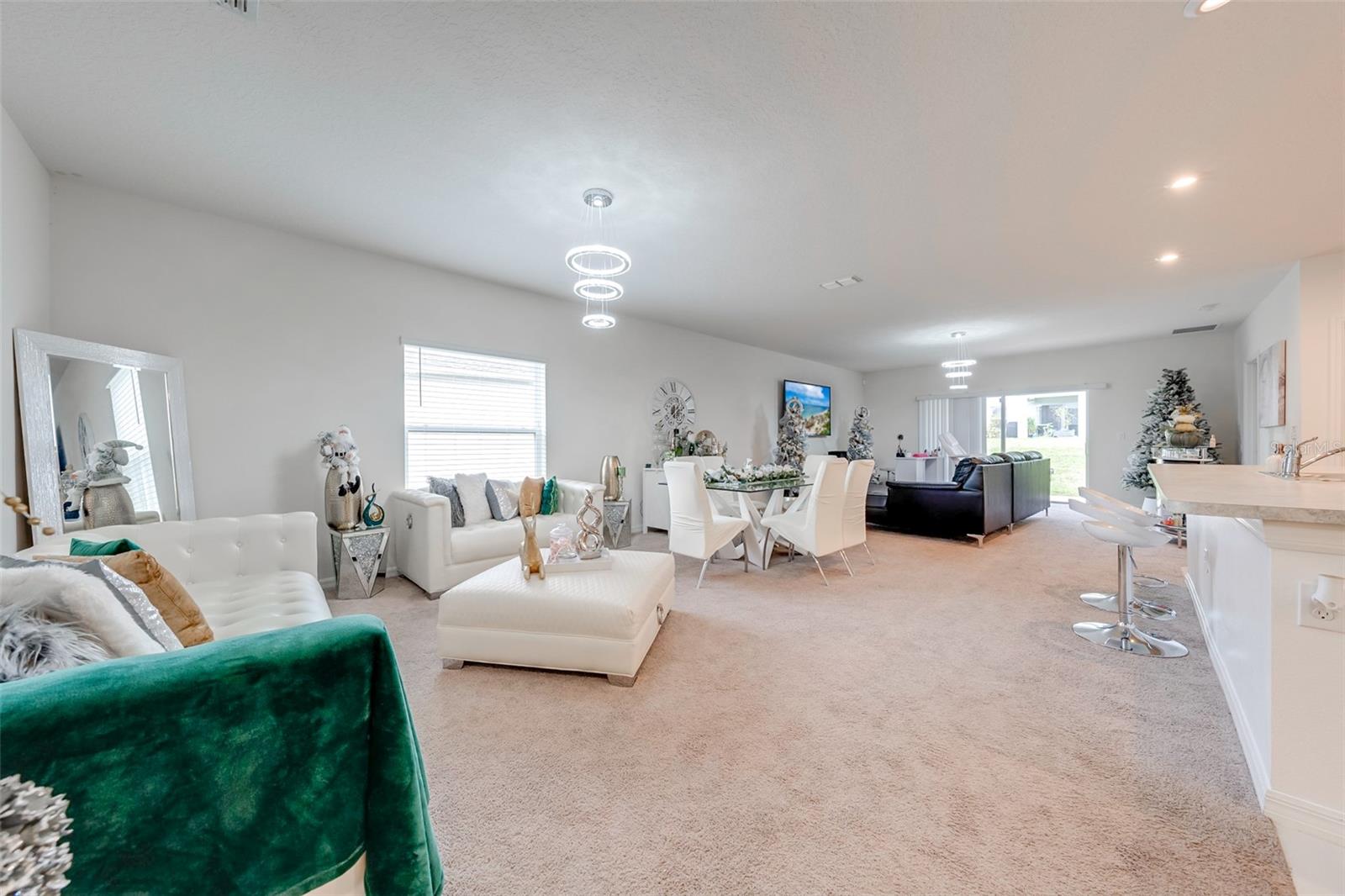 136 HAMLET LOOP