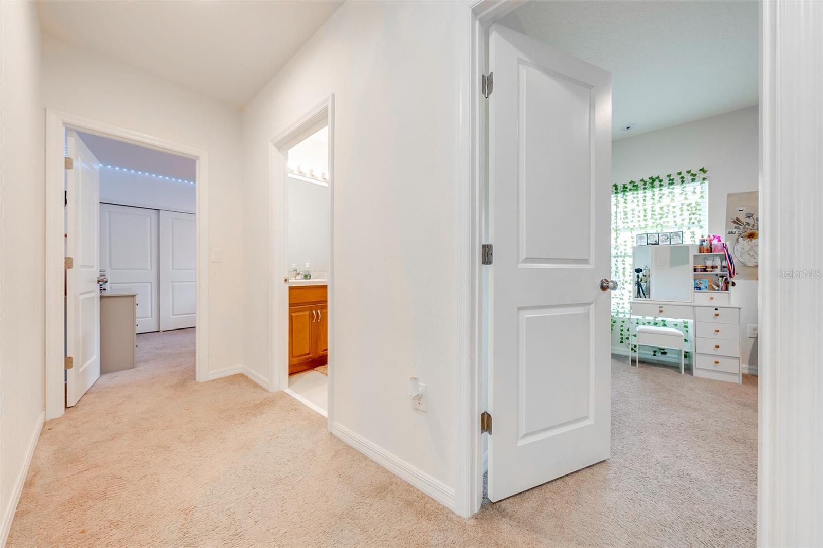 136 HAMLET LOOP