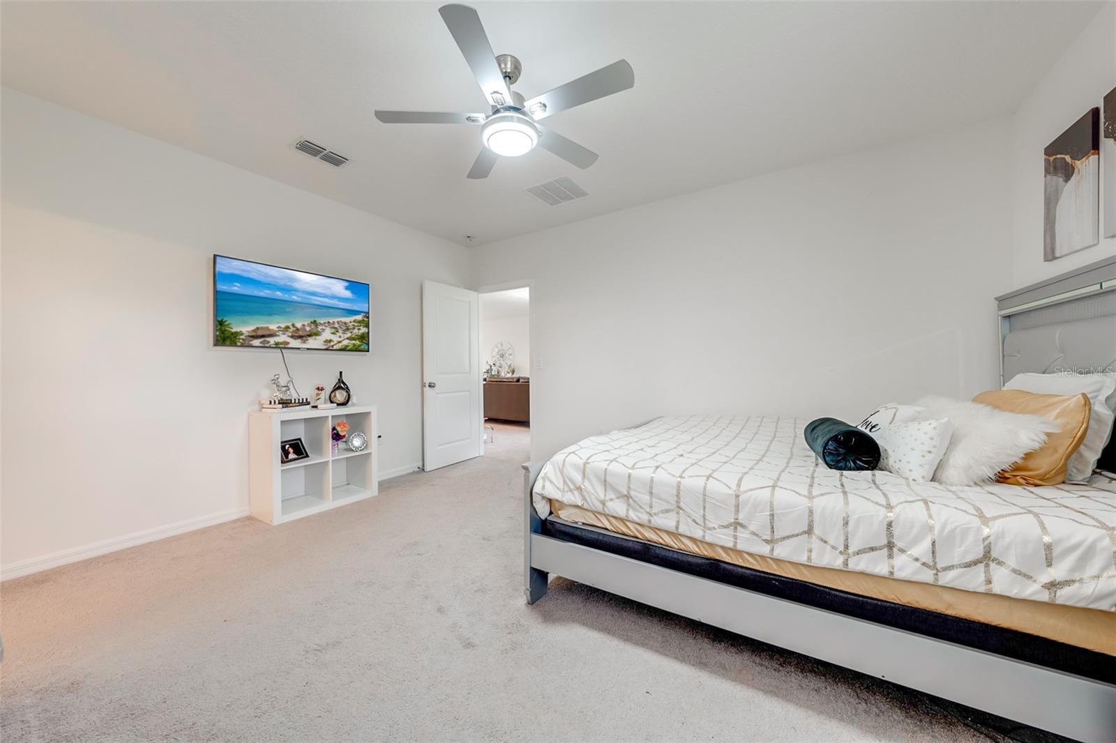 136 HAMLET LOOP