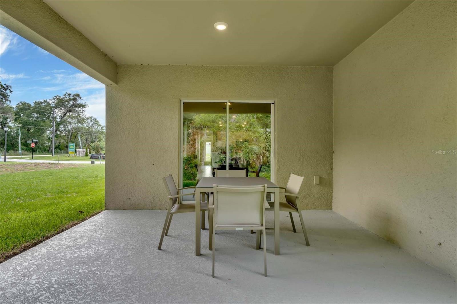 2816 SWOOPING SPARROW DR