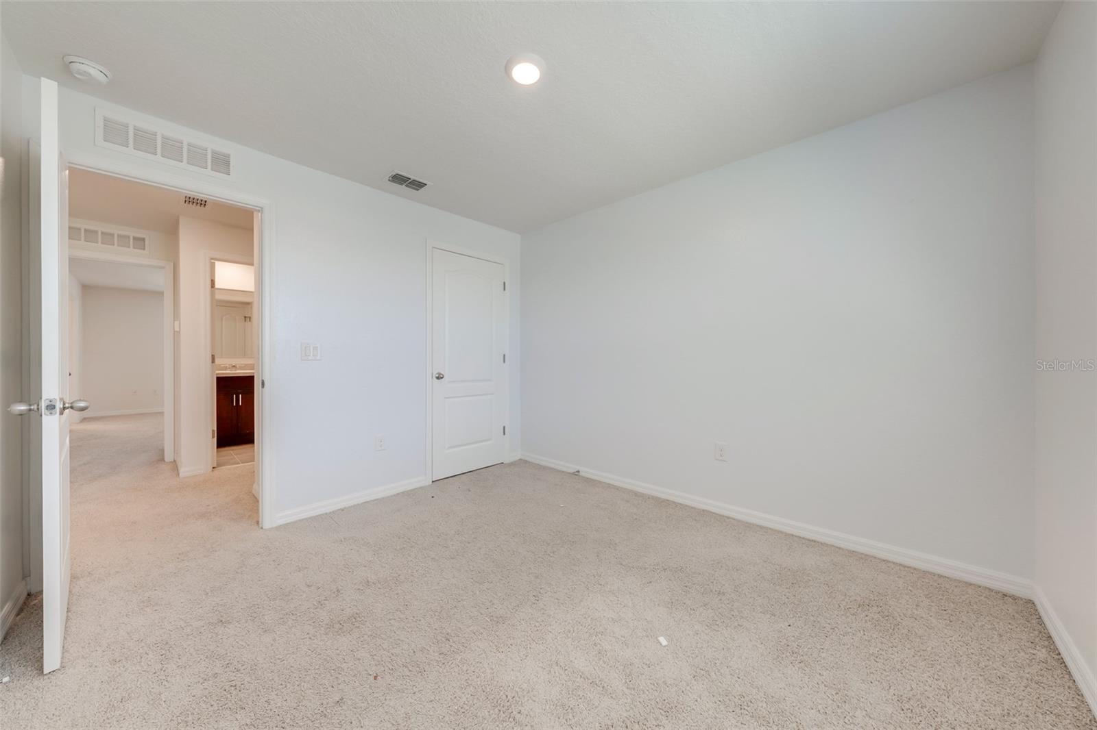 1525 SOUTHBURY DR