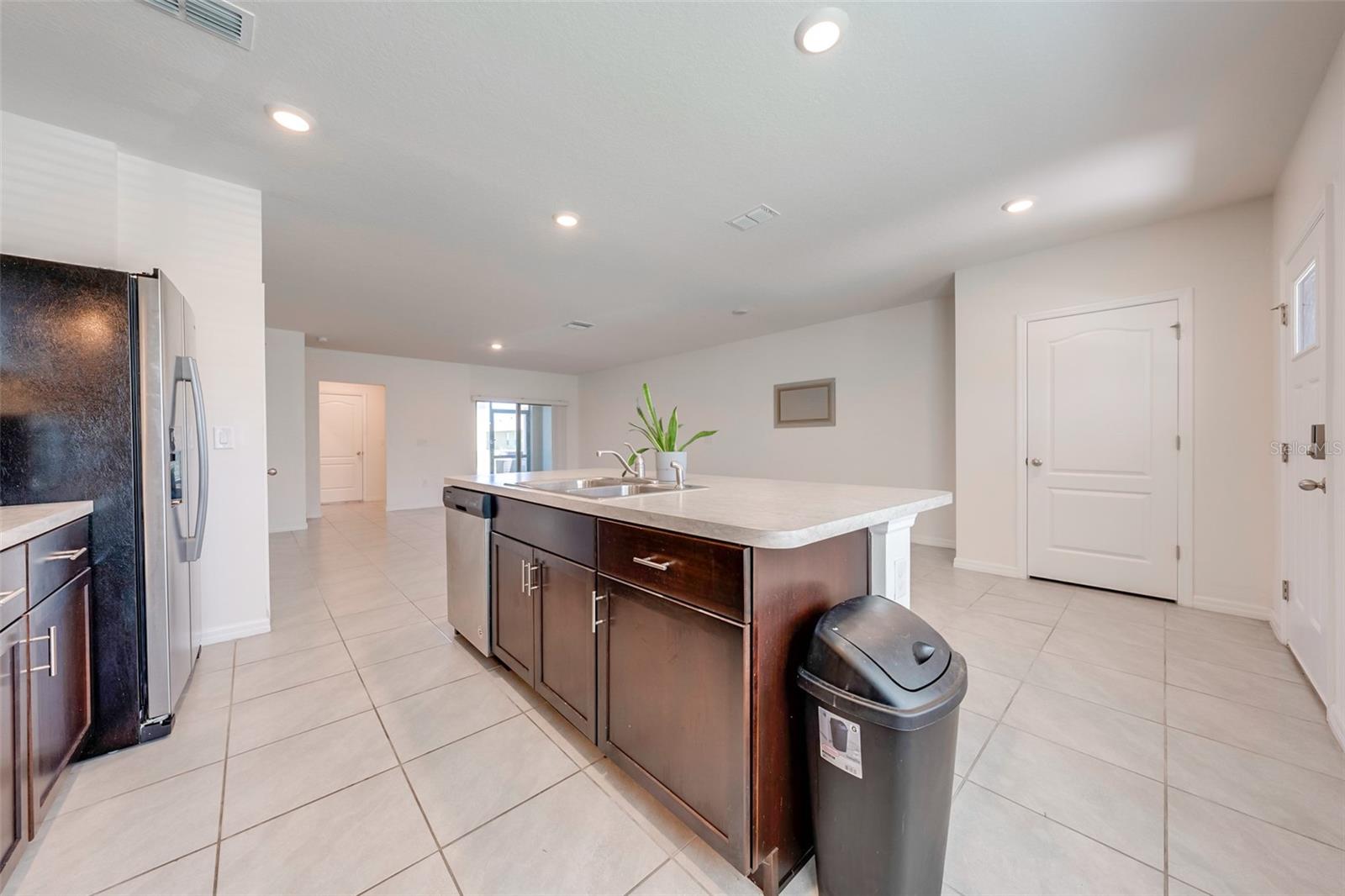 1525 SOUTHBURY DR