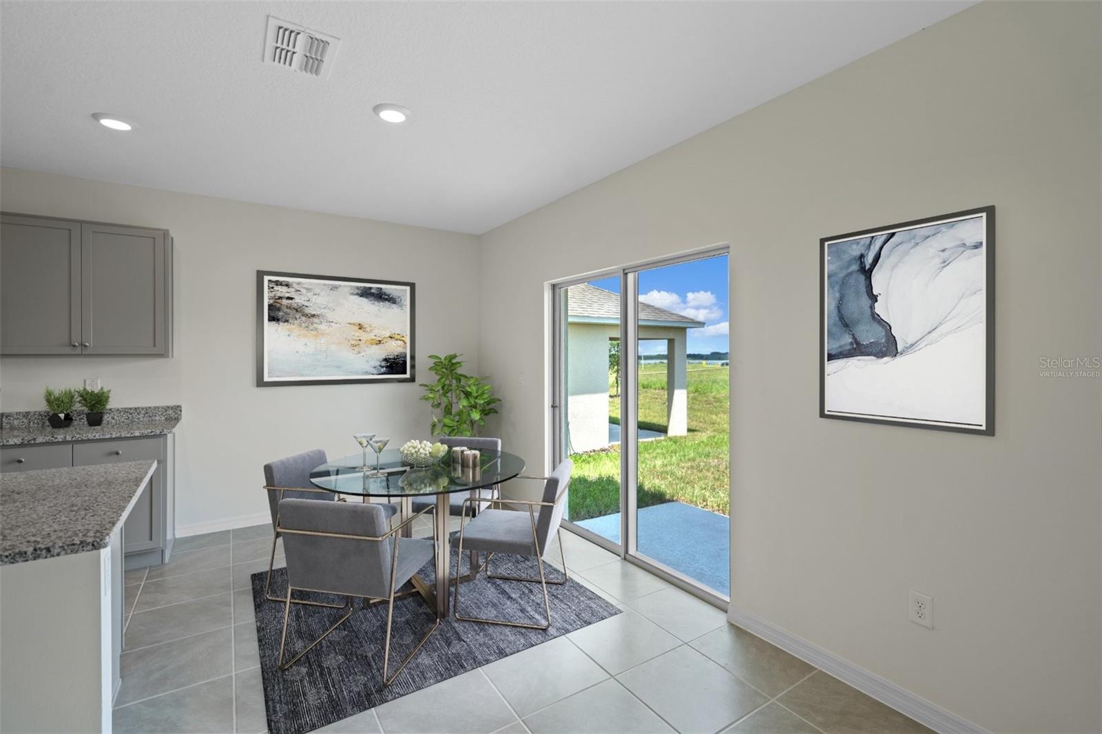 909 AMBLESIDE DR