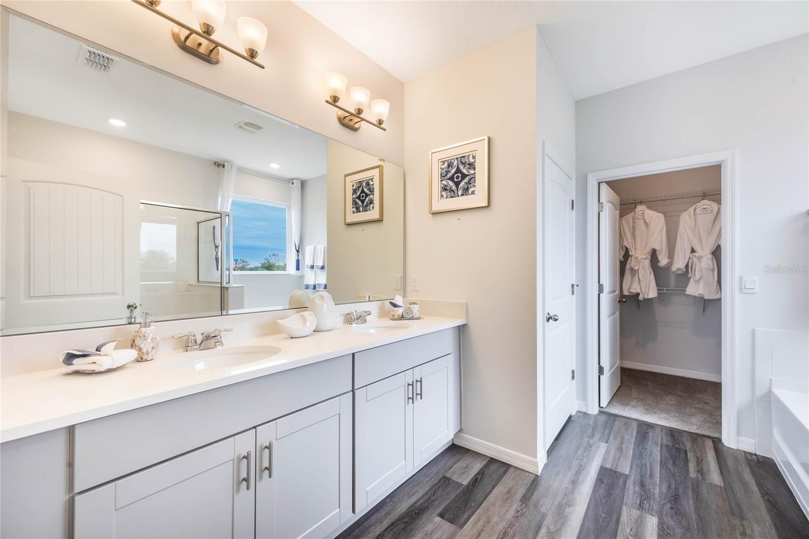 1985 WALNUT CREEK DR