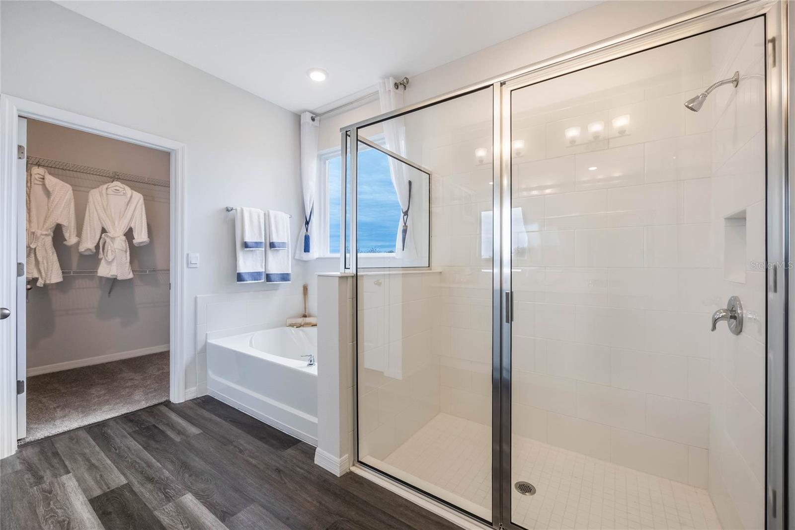 1985 WALNUT CREEK DR