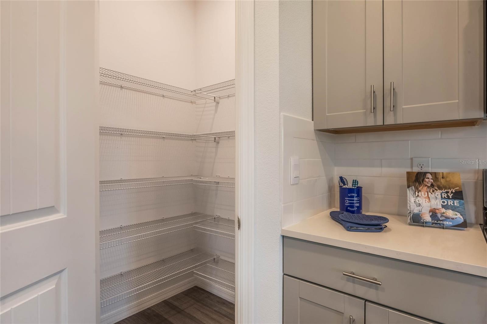 1985 WALNUT CREEK DR