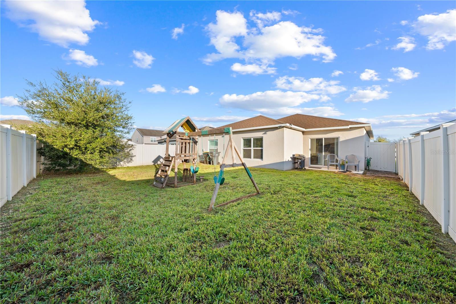 608 MEADOW BEND DR