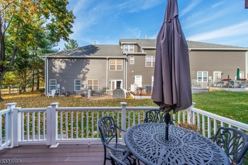20 MIDLAND AVE