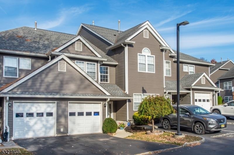 20 MIDLAND AVE