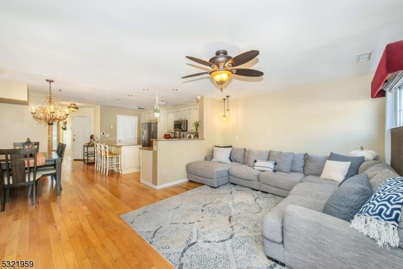 20 MIDLAND AVE