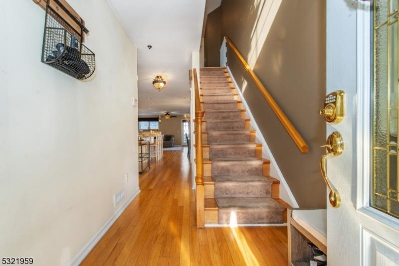 20 MIDLAND AVE