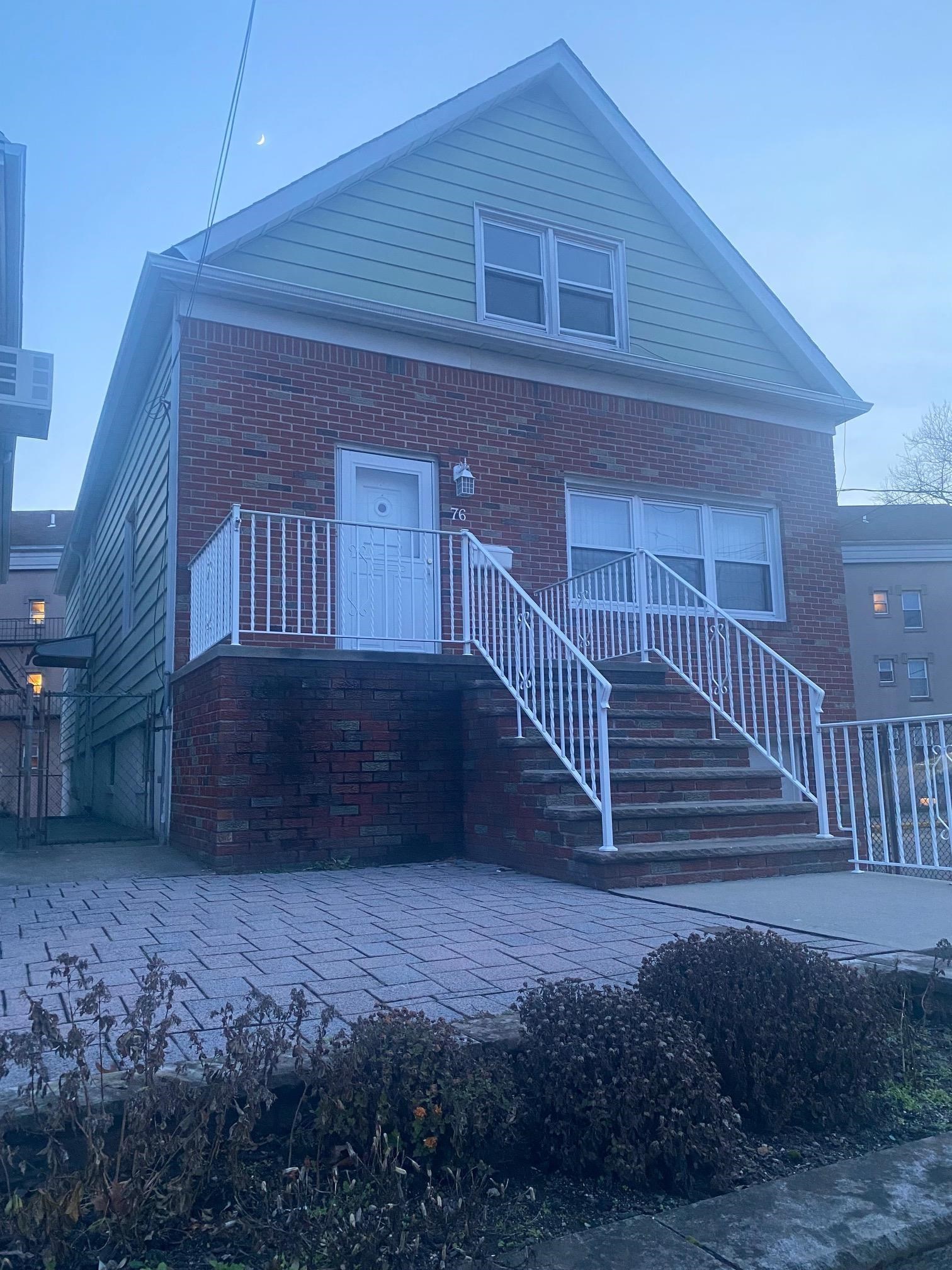 76 WEST 2ND ST Unit: 2