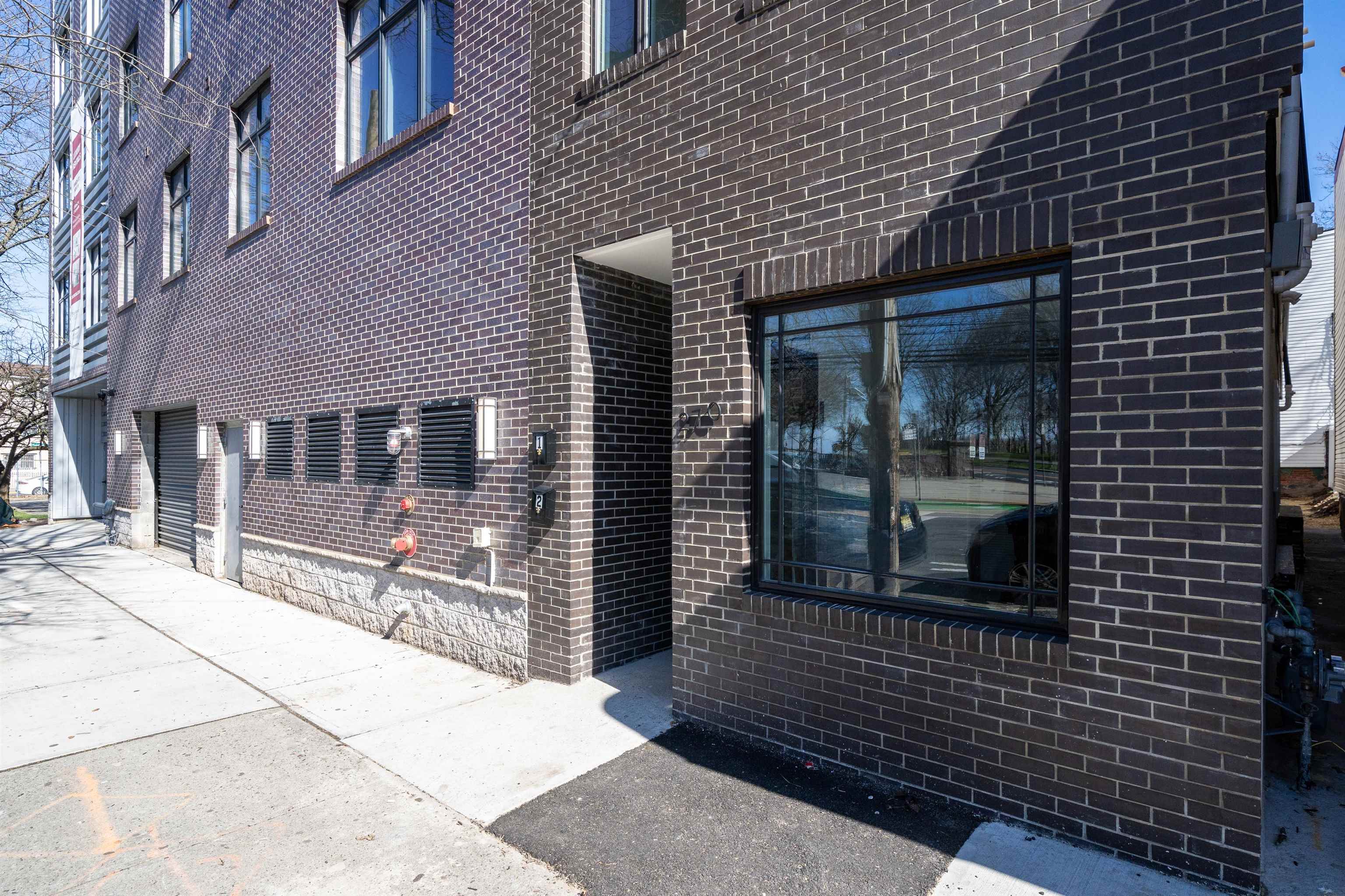 270 DUNCAN AVE Unit: 2