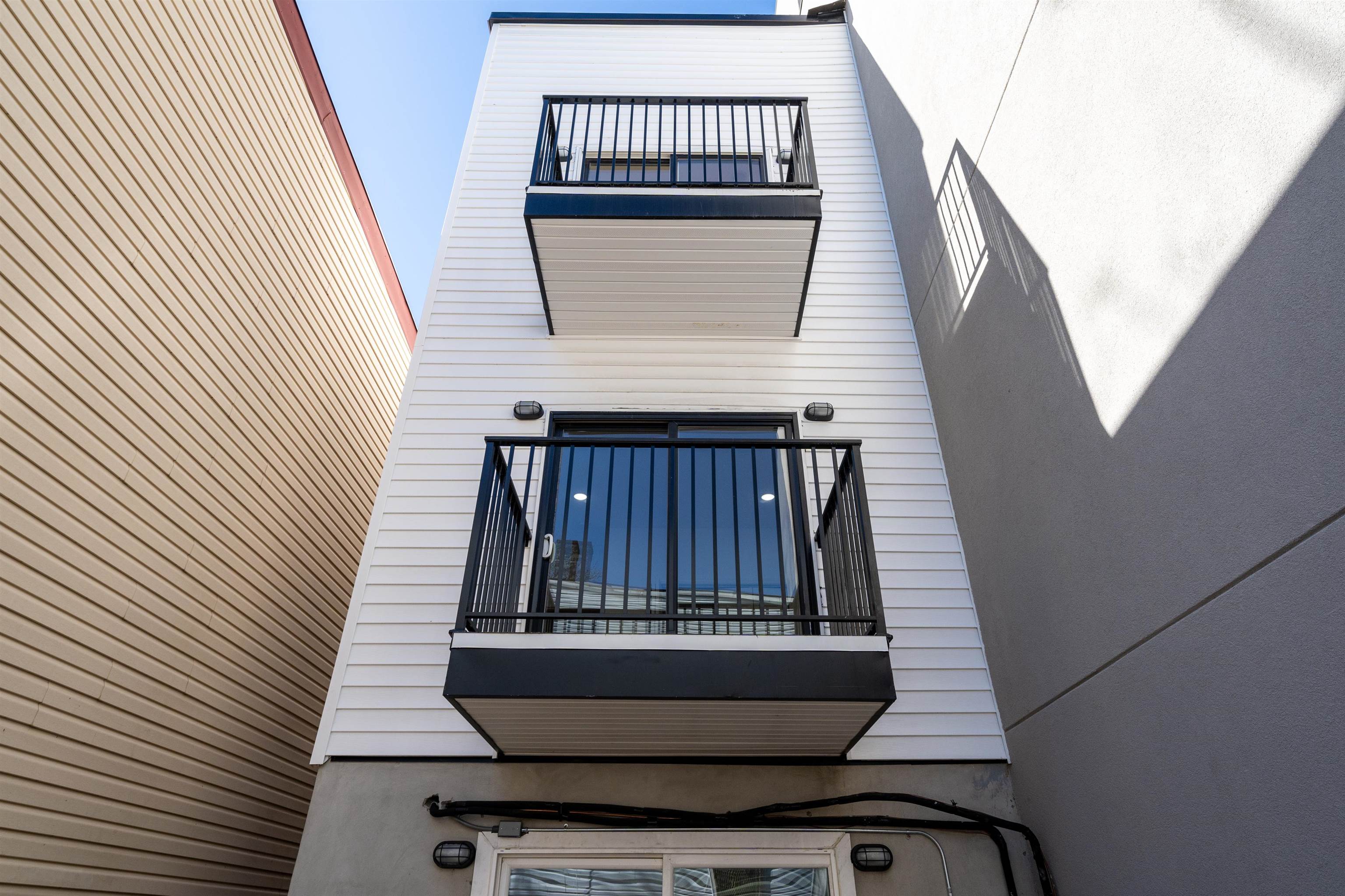 270 DUNCAN AVE Unit: 2